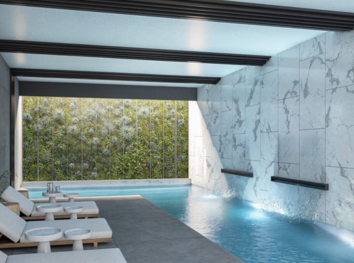 Spa met binnenzwembad, waterval en ligbedden